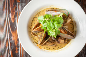 アサリとムール貝のオリエンタル蒸し